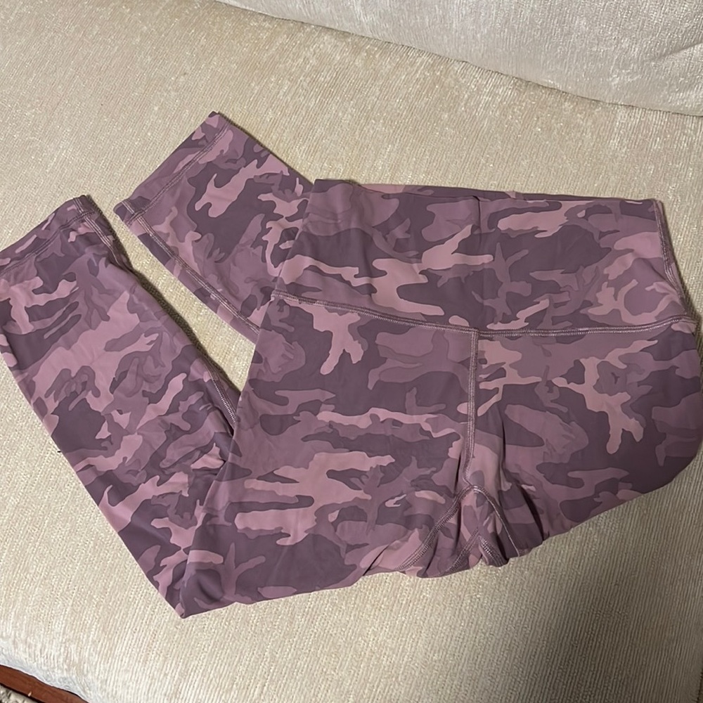 Lululemon Pink Camo Crop Leggings (4)